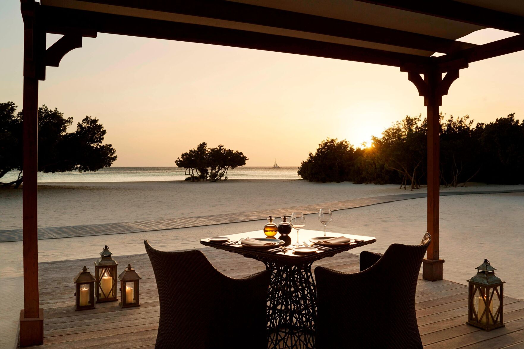 BLT Cabana - Ritz-Carlton Aruba.jpg